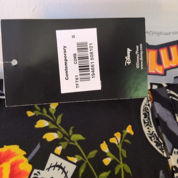 NWT Women's S Coco Scrub Top Tooniforms Disney Pixar Sugar Skull Floral Marigold - Picture 5 of 10